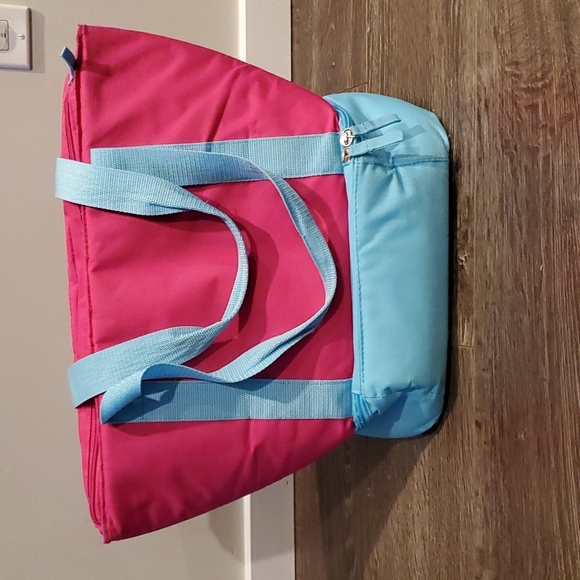 2016 M&M's World Travel Beach Bag - Picture 2 of 13